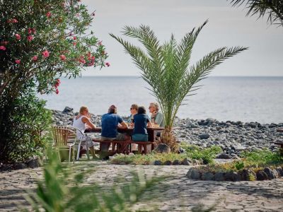 essensterasse am meer